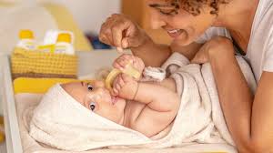 Viele säuglinge scheiden dann erst einmal aus, aber das kennst du bestimmt vom wickeln. Baby Baden Praktische Tipps Weleda