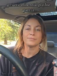 i woke up in a mood 🖤 #hairstylistsoftiktok #hairstylists #MomsOfTikT...