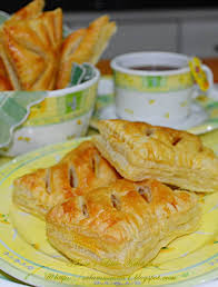 This recipe yields a wonderful golden flaky pastry. Amie S Little Kitchen Puff Pastry Inti Kari Ayam Kentang