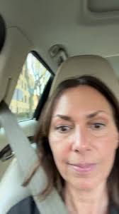 See it is confusing where to look—neither place looks right! Someone  explain where I'm supposed to look!