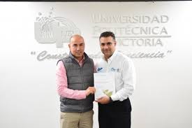 Entrega Rector de UPV Certificados a Profesores que concluyeron estudios  para enseñanza de contenidos utilizando el idioma inglés