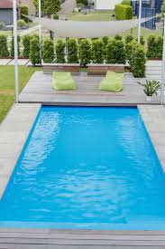 Moderner Pool Mit Holzterrasse Zum Relaxen Garten Pool Im Garten Gartenpools