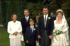 Radu isac, invitat special în finala iumor, a reuşit să smulgă ropote de apaluze şi să stârnească hohote de râs. Le Mari De La Princesse Radu Duda È™i A Falsificat Cv Ul È™i Pretinde SÄƒ I Se SpunÄƒ AlteÈ›Äƒ RegalÄƒ Ziarul Curentul