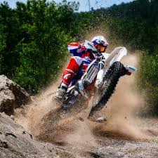 2 400 Curtidas 5 Comentarios Alex Salvini Alexsalvini9 No Instagram Tbt To The Betamotor1904 My 2k18 Photoshooting Dirt Bike Racing Racing Bikes Vin