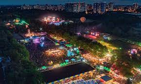 Придбати квитки на фестиваль і в кемпінг, подивитися список. Korotko O Sobytii Atlas Weekend 2021