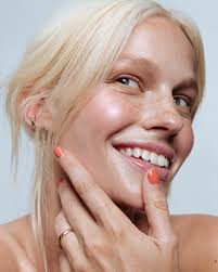 ELLE asked six up-and-coming stars in the Australian beauty space to work  with makeup legend @VictoriaBaron to roadtest Chanel's Spring 2024  collection. The key takeaway? Colour is back, baby. And the Australian