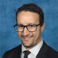 200+ perfiles de «Strain»