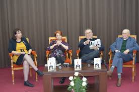 Maşa dinescu, unul dintre cei mai apreciaţi traducători ai dramaturgiei ruse, soţia scriitorului mircea dinescu, a murit la vârsta de 58 de ani, anunţă teatrul naţional „colectivul teatrului naţional bucureşti anunţă cu tristeţe dispariţia prematură, la numai 58 de ani, a colegei noastre, maşa dinescu. Intalnire Cu Poetul Mircea Dinescu Biblioteca JudeÅ£eana IalomiÅ£a