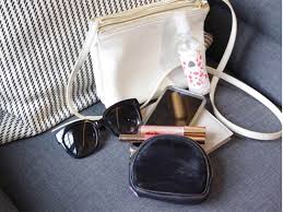 小バッグ派 大バッグ派 パリジェンヌのバッグの中身 素肌カレンダー バッグの中身 大きい バッグ バッグ