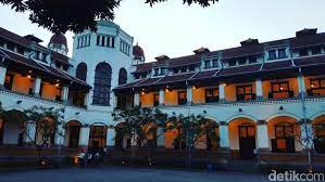 Lawang sewu bangunan pada masa penjajah belanda itu disebut wilhelminaplein. Tak Boleh Lagi Ada Wisata Mistis Di Lawang Sewu Semarang