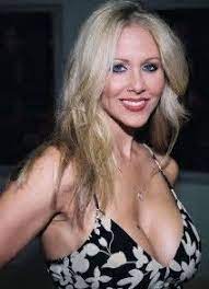 Gorgeous mature blonde loves to fuck. Pin On Cougar