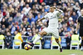 Sportive du football en direct, les résultats, les classements, les transferts de foot et les infos sur l'équipe de france de football. Real Madrid Vs Borussia Dortmund Heure Chaine Et Streaming Du Match En Direct 7 Decembre Terrafemina