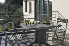 Bien qu'ils soient relativement durables, ils auront besoin en début ou en cristaux de soude pour nettoyer les chaises et table de jardin: Mobilier De Jardin Contemporain Salon De Jardin En Plastique Robuste Grosfillex