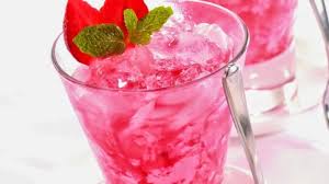 Minuman yang disajikan pun beragam, biasanya sih teh manis hangat, air putih, atau sirup. Es Kelapa Muda Fantasi Minuman Segar Buka Puasa Tribun Pontianak