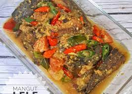 Selain enak, ikan tawar ini juga dikenal kaya gizi dan harganya relatif. Cara Membuat Mangut Lele Pedas Yang Enak Banget Resep Masakan Padang Indonesia