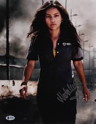 Como es arriba es abajo. Natalia Reyes Signed Terminator Dark Fate 11x14 Photo Beckett Hologram Pristine Auction