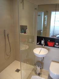 Si este es cuadrado podéis colocar el plato de ducha cerca del labavo y la taza del vater en la. Baos Muy Pequeos Con Ducha Engineering S Advice