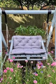Diy Outdoor Swing Idea From Pallets In 2020 Outdoor Swing Pallet Swing Swing Seat
