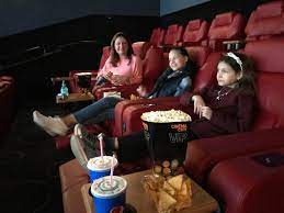 Prin achiziționarea de bilete la film, te poți ascunde de zgomotul străzilor aglomerate ale capitalei și să te relaxezi complet prin vizionarea unui film interesant. Cateva Cuvinte Despre Conceptul Vip De La Cinema City