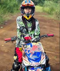 Mereka mengubah corak striping bawaan motor dengan grafis cutting sticker. 7 Tips Modifikasi 34 Gambar Inspirasi Beat Modif Trail Demico Co