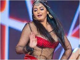 Melinda will star in the celebrity version of channel 4's first dates for stand up to cancer. Most Shocking Tollywood Wardrobe Malfunctions Telugu Trending Latest News Updates Telugustop