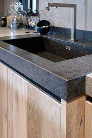 deze strakke kraan past uitstekend bij het granieten en betonnen aanrechtblad van de norfolk keuken keuken keukenin granieten aanrecht keuken keuken idee