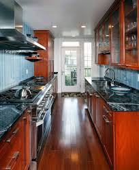 Ahora que ya sabes cuánto cuesta amueblar un piso completo, incluso amueblar el salón y la cocina, haz una. Como Amueblar Cocinas Alargadas Y Estrechas Pisos Al Dia Pisos Com