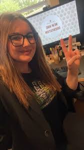 Sara Colvin's Instagram, Twitter & Facebook