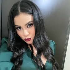 Samantha Rust's Instagram, Twitter & Facebook