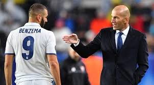 A bald soccer play that goes by the name of karim benzema and plays for real madrid, he is characterized for being the flaw in their attack. Ø²ÙŠØ¯Ø§Ù† ÙŠÙƒØ´Ù Ø³Ø± Ø¥ØµØ§Ø¨Ø© Ø¨Ù†Ø²ÙŠÙ…Ø§