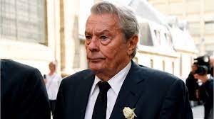 Alain delon très ému aux obsèques de mireille darc. Alain Delon Evoque Son Fils Cadet Alain Fabien Avec Durete Et Severite Femme Actuelle Le Mag