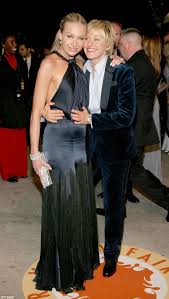 28 Gorgeous Pics Of Ellen Degeneres Portia De Rossi Being Affectionate Through The Years Ellen Degeneres And Portia Portia De Rossi Ellen And Portia
