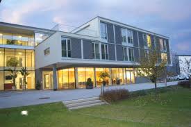 In sankt johann im pongau hat man hinsichtlich unterkunft die qual der wahl vom familienfreundlichen familien und relaxhotel plankenau wirt bis hin zum auf den geschäftsmann zugeschnittenen ferien bauernhof maurachhof hotel. Sankt Johann Im Pongau Pensionen Zimmer Unterkunfte Ab 31 50
