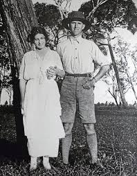 Her portrait is on a danish 50 kroner money note and has been on a danish stamp twice; Karen Blixen Isak Dinesen Biografia Y Obra Alohacriticon