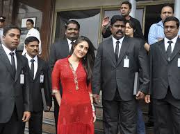 On average, celebrity bodyguards earn approximately $64,700 per year. Bollywood Bodyguards Reveal Life Beside The Stars Dawn Com