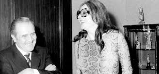 Da allora solo grandi successi sparsi in tutto il mondo soprattutto per gli innamorati a partire dagli anni sessanta. Roberta Stoppa Ex Moglie Di Peppino Di Capri Il Figlio Igor Quasi Un Errore Di Percorso