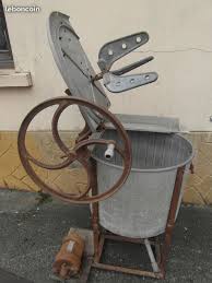 Vends Ancienne Machine A Laver Lessiveuse Lavoir Bac Bassine Possible Ancien Melangeur A Pate En Boucherie Charcuterie Traiteur Bac Boucherie Charcuterie