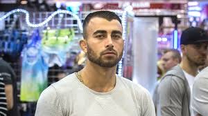 Makwan amirkhani (born november 8, 1988) is a finnish mixed martial artist competing in the featherweight division of the ultimate fighting championship. Makwan Amirkhani Toivotti Tervetulleeksi Suloisen Perheenjasenen Tassa On Kingi Uutiset Radio Nova