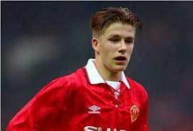 大衛碧咸（粵拼：bik1 haam4；英文：david robert joseph beckham，1975年5月2號—）係前英格蘭足球員，打中場。佢嘅技術一直都得到正面評價，佢嘅外形同腳法都係屬於世界級。 ä¸­å ´åŠå°„æœ‰å¾ˆå¤š ç¢§å'¸åªæœ‰ä¸€å€‹ ä¸€çƒæˆå20å¹´ å£¹è®€