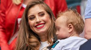 Heidi klum postet intime einblicke aus ihrem urlaub. News Video Cathy Hummels Klein Ludwig Filmt Seine Mama Gala De
