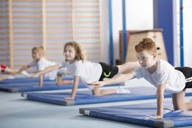 Rückenübungen kinder kinder / rückenschule für kinder matschhosen, bunte regenjacken praktische matschhosen gefütterte regenanzüge für kinder. Ein Gesunder Rucken Starkt Kinder Gymnastik