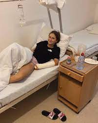 Markéta vondroušová sans broncher la tchèque markéta vondroušová élimine polona hercog et file en huitièmes de. Marketa Vondrousova Facebook