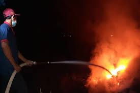 Kepala bergetar live streaming, kepala bergetar terkini melayu drama video, kepala bergetar blogspot onlinr tonton free, layanon9 and layanjer. Ledakan Dahsyat Gemparkan Warga Mojokerto Saksi Kaca Musala Bergetar Okezone News