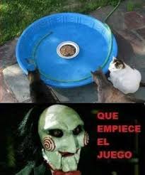 Este personaje en el cine aparece en la saga saw. Juegos Macabros Memes Juegos Macabros Muneco 8 Munecos Diabolicos Del Cine Que Ver Mas Ideas Sobre Humor Macabro Memes Divertidos Desain Dinding Rumah