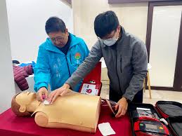 © 由 鏡週刊 提供 賈永婕看了陳志金的文章後，確認「救命神器」hfnc的重要性，自掏腰包捐了15台，目前已跟各界募集到252台。 æ•'å'½ç¥žå™¨ Aedæ–°ç«¹ç¸£å…¨ç¸£120æ‰€åœ‹ä¸­å°è¨­ç½®å®Œæˆ