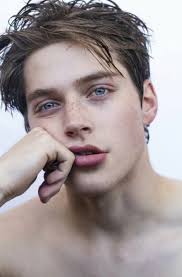 From dark blue to light blue tones, combined with dark brown, black, purple, or grey, this eccentric hair color looks stunning on these handsome kpop guys. Dark Brown Hair Blue Eyes Men Novocom Top