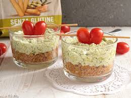La cheesecake salata è una antipasto freddo senza cottura, una torta salata a base di formaggio fresco (philadelphia e ricotta) racchiuso in una crosta di taralli sbriciolati. Cheesecake Salata In Bicchiere Con Griss Mini Inglese Gluten Free Inglese Gluten Free