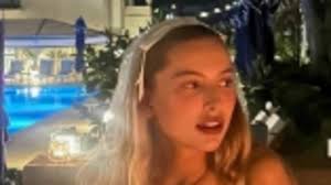 Steve Jobs' model daughter Eve, 26, celebrates her hen party with a glitzy  bash in Capri ahead of her star-studded wedding to British Olympic  showjumper Harry Charles