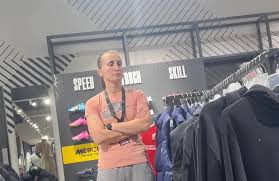 bbc bulge flash 9 - Porn Videos & Photos - EroMe