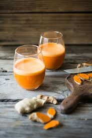 Warum Kurkuma Saft Und Kurkuma Shots Trinken Rezept Und Nutzliche Tipps In 2020 Kurkuma Saft Safte Zum Entschlacken Kurkuma Shots